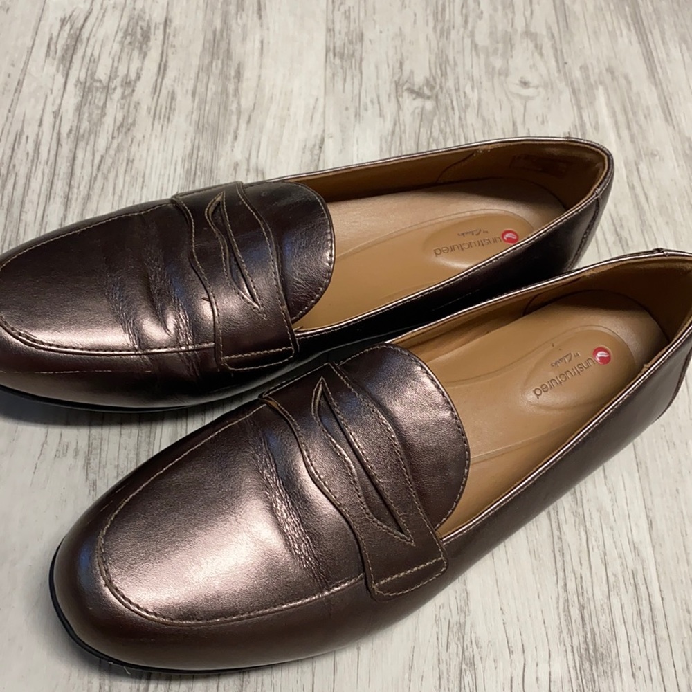 Clarks sz 9 loafers goldish - pewter color